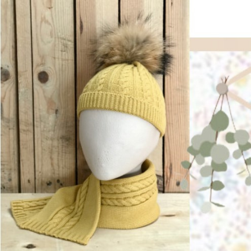 Conjunto de gorro com pompom e cachecol da Valentina